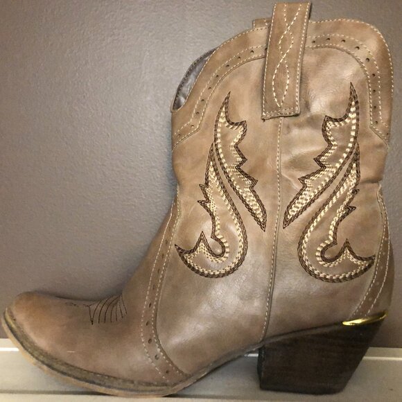 Very Volatile Shoes - Womens Boots size 10